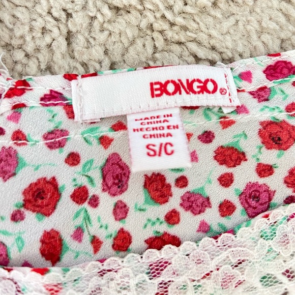 Flower Patterned Top With Ruffled Stitch - Picture 4 of 5